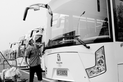 [图文]50辆锂电池电动客车亮相京城