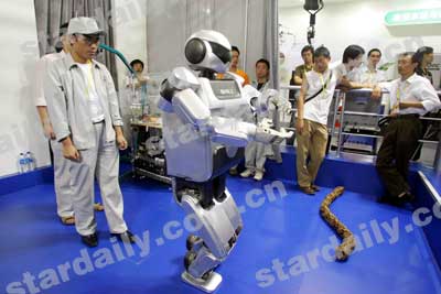 机器人太极拳打出“世界波”